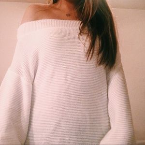 🎀Off the shoulder sweater 🎀